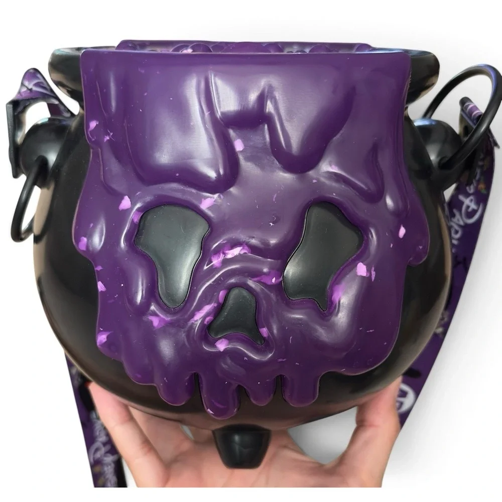 Disney Parks 2018 Halloween purple Poison Cauldron Popcorn Bucket Light Up